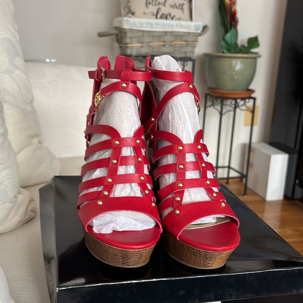 Dark red wedge heeled sandal